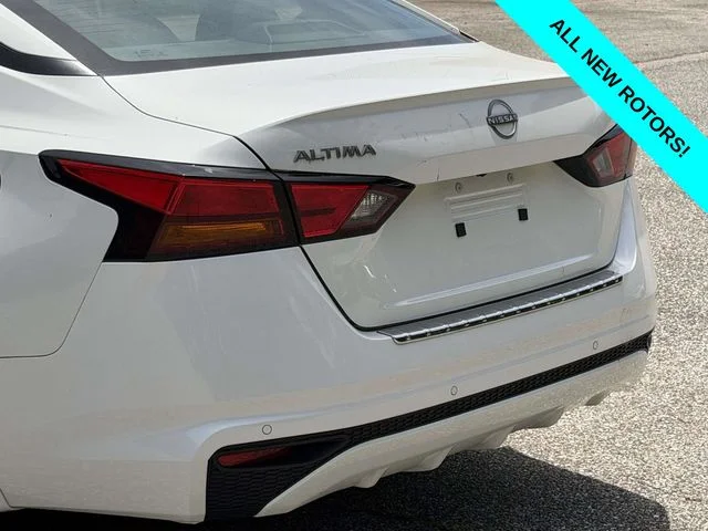 Used 2023 White Nissan 2.5 SV image 10