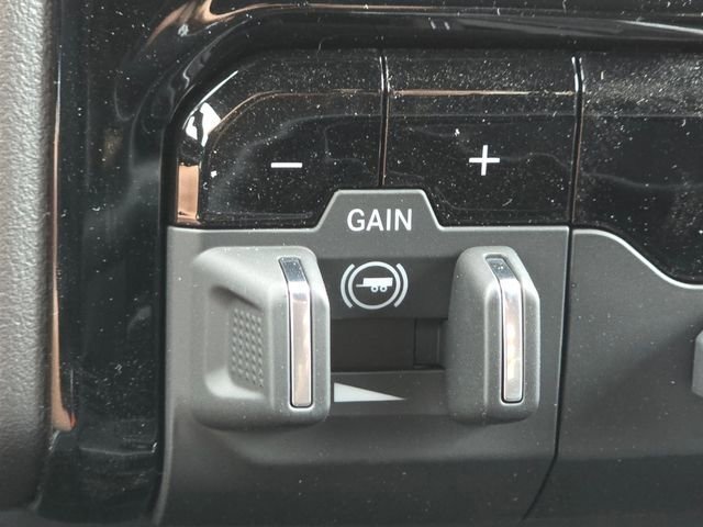 New 2026 Diamond Black Crystal Pearl-Coat Exterior Paint RAM Laramie image 22