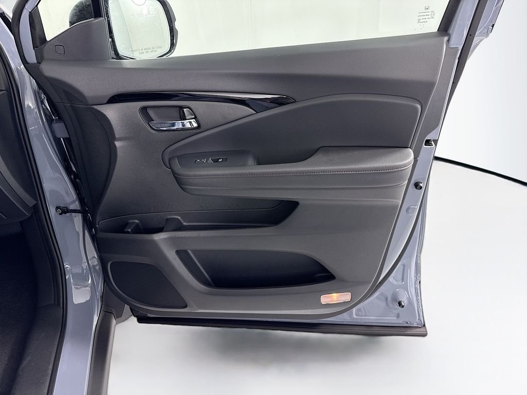 New 2026 Sonic Gray Pearl Honda Black Edition image 25