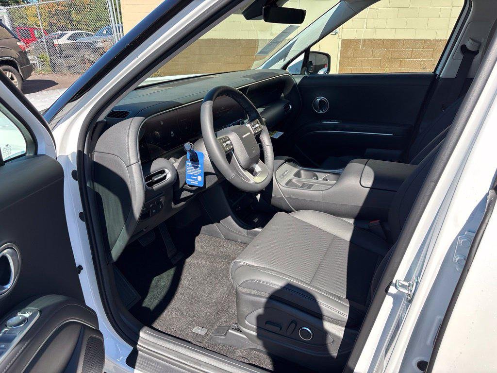New 2026 White Hyundai SEL 8P image 11