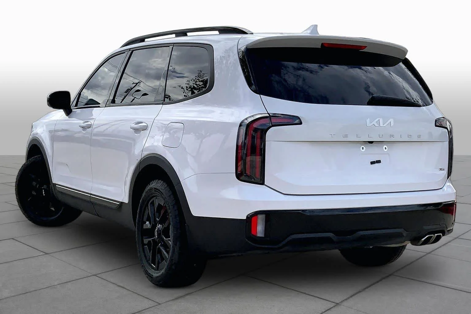 Used 2024 Glacial White Pearl Kia SX X-Pro image 12