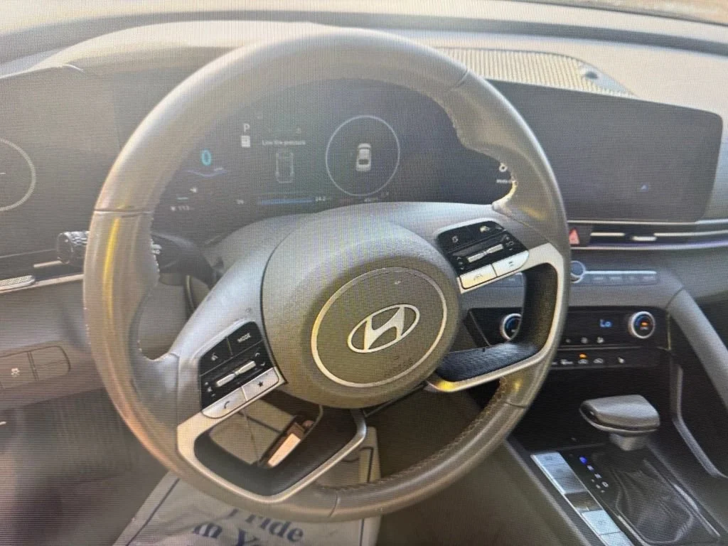 Used 2024  Hyundai SEL image 7