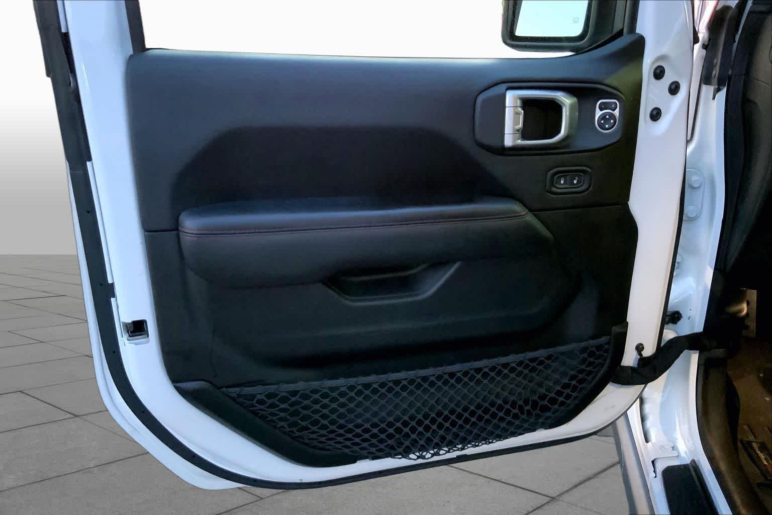 Used 2019 Bright White Clearcoat Jeep Rubicon image 19