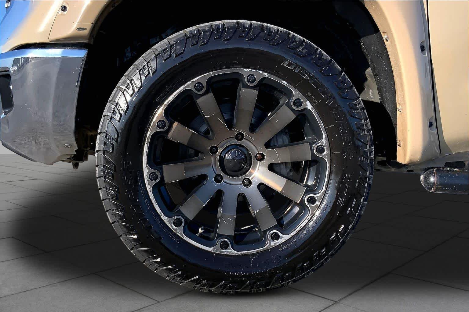 Used 2018 Quicksand Toyota SR5 image 10