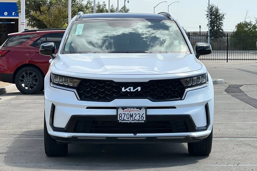 Used 2022 White Kia S image 11