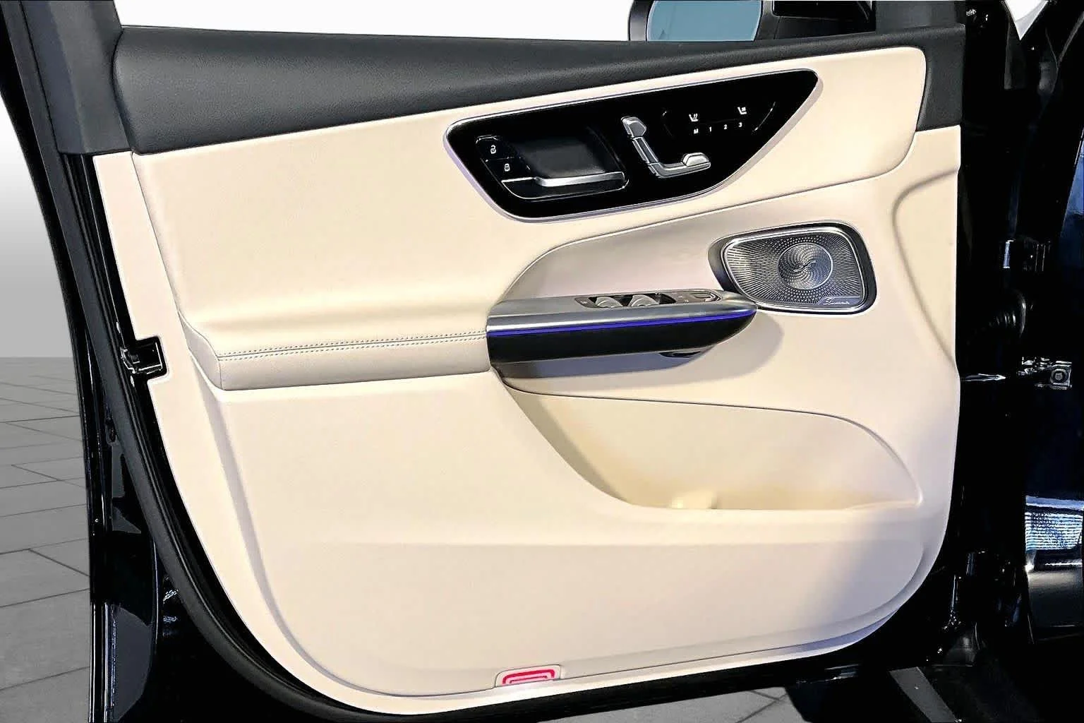 New 2026 Black Mercedes-Benz GLC 300 image 11