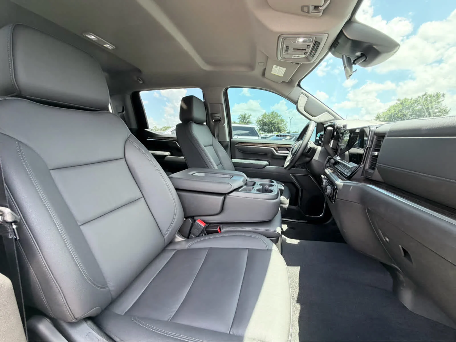 Used 2025 Summit White Chevrolet LT image 18