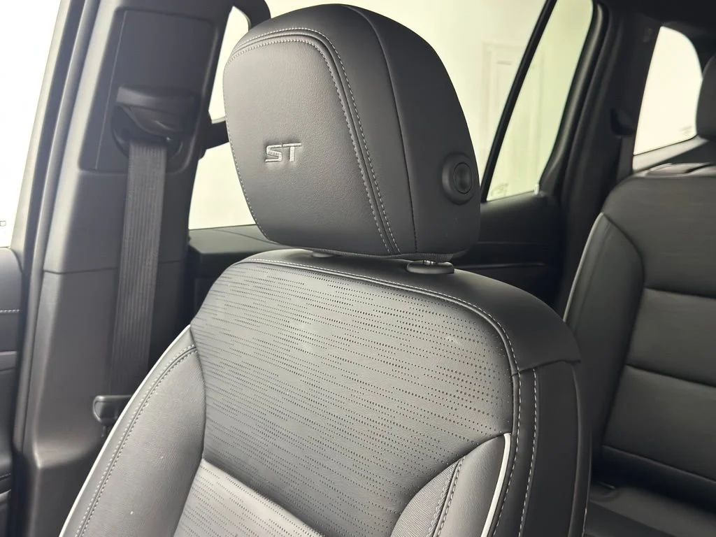 Used 2025 Ebony Twilight Metallic Buick Sport Touring image 46