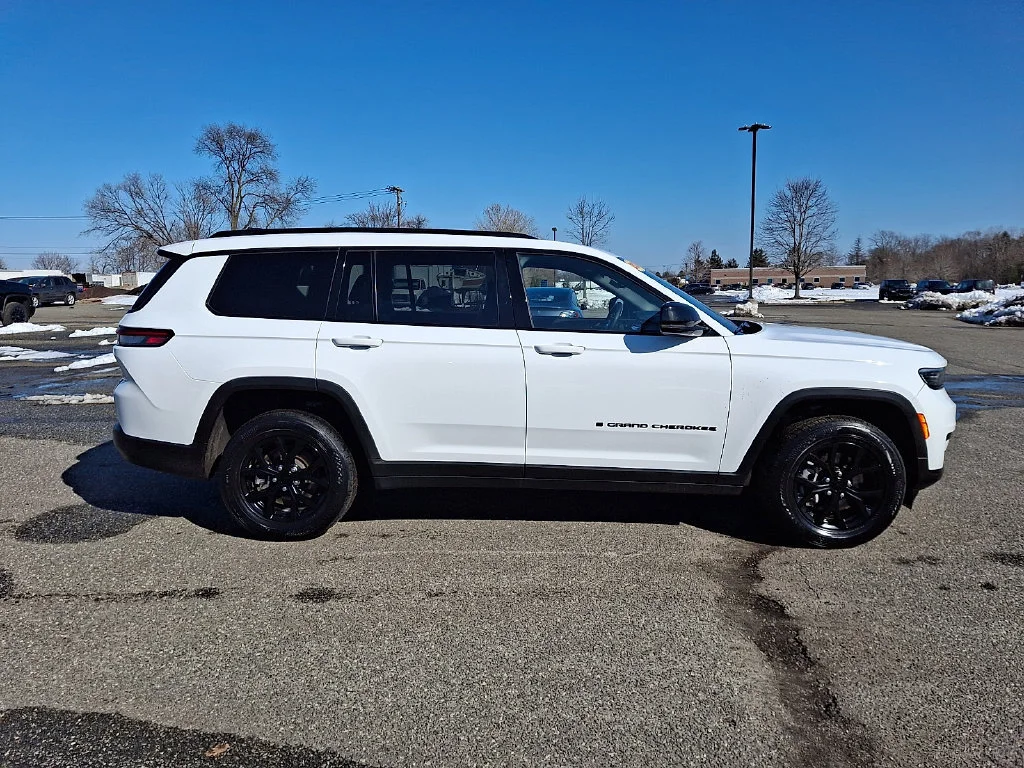Used 2024 Bright White Clearcoat Jeep Altitude image 13