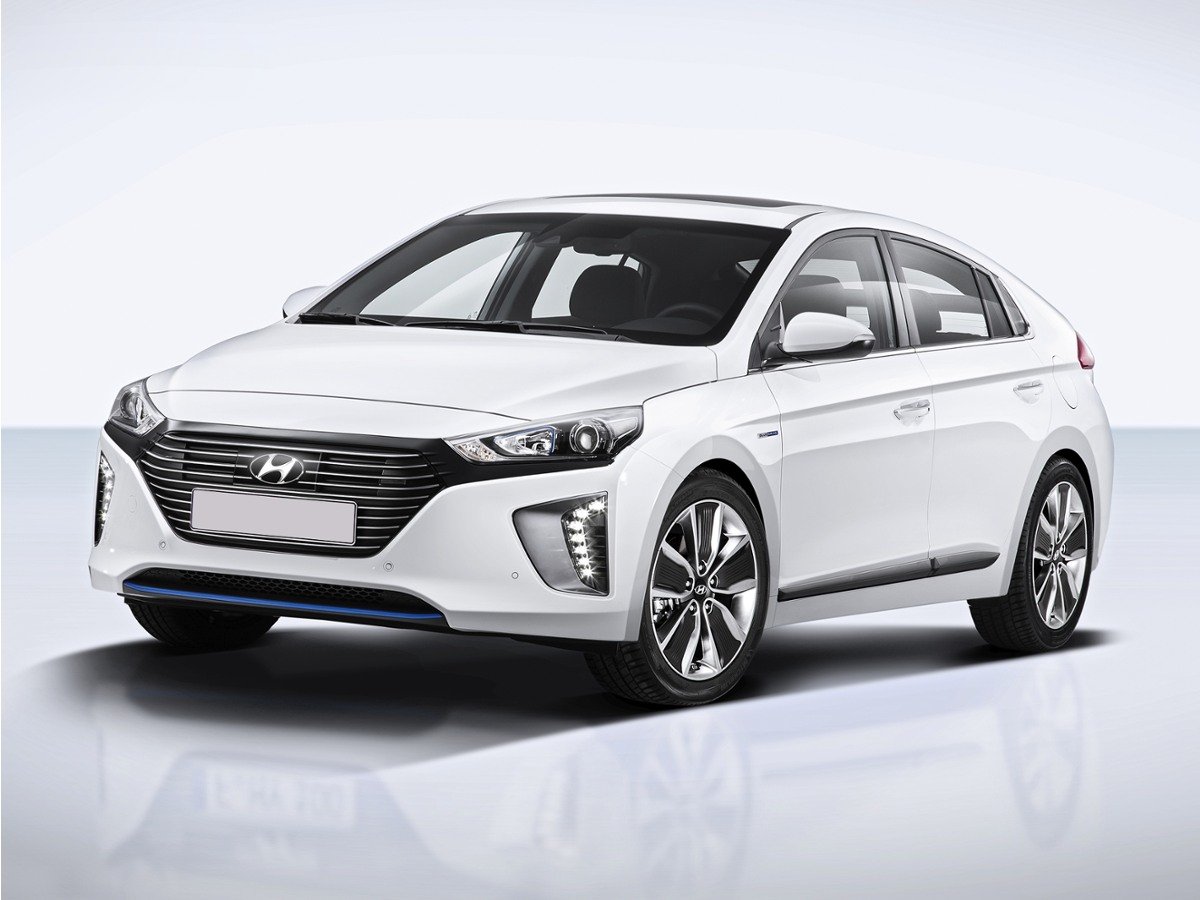 Used 2017 White Hyundai Limited image 1