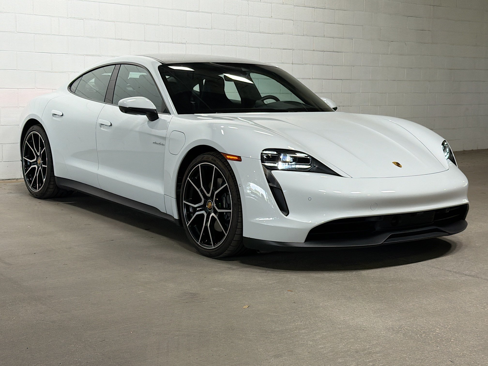 Certified Used 2023 Carrara White Metallic Porsche  image 6