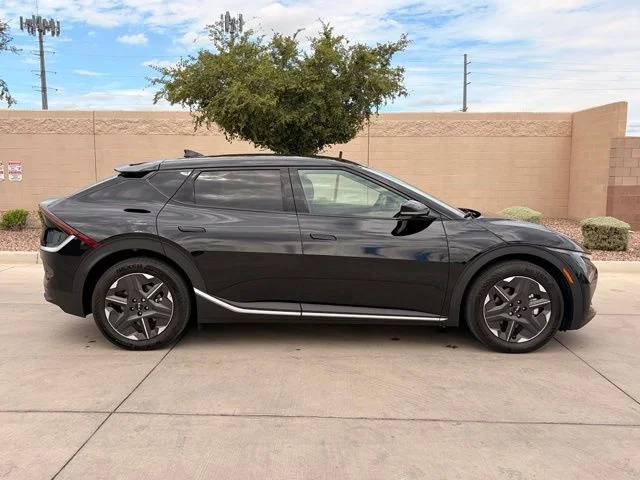Certified Used 2025 Black Kia Light image 5
