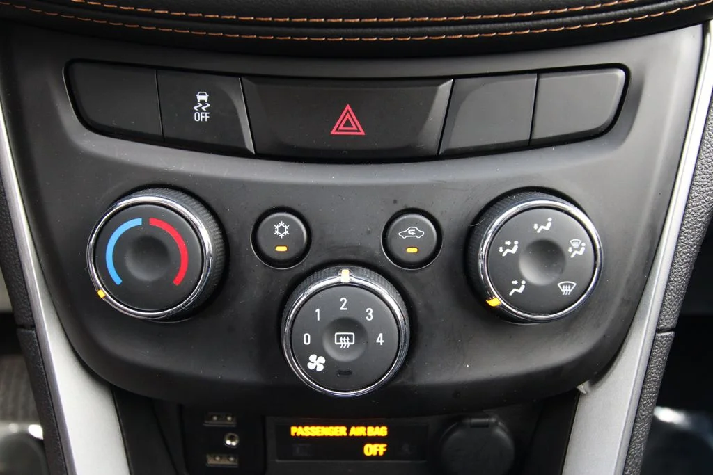 Used 2022 White Chevrolet LS image 25