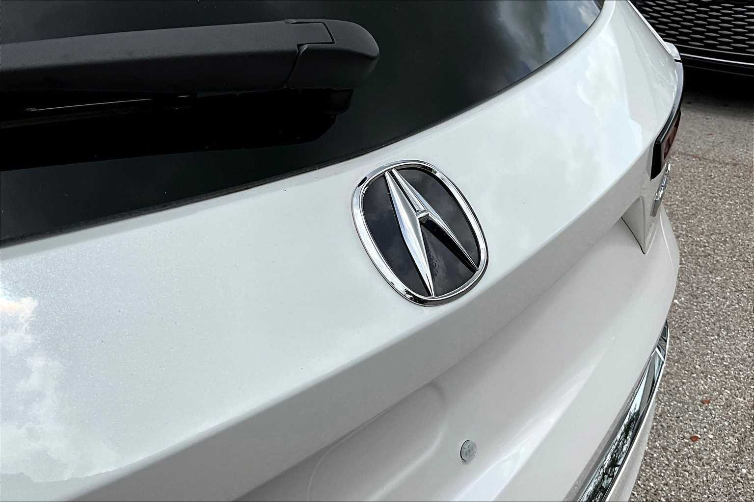 Used 2025 Platinum White Pearl Acura  image 31