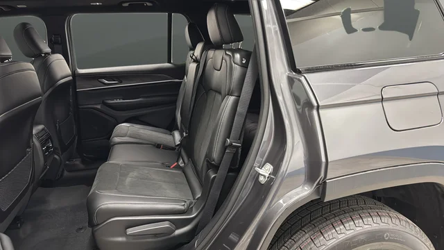 New 2026 Baltic Gray Metallic Clear-Coat Exterior Paint Jeep Altitude image 23