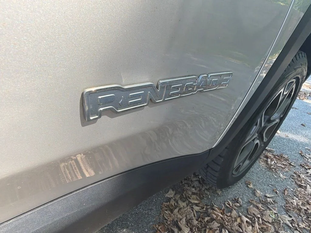 Used 2018 Silver Jeep Limited image 15