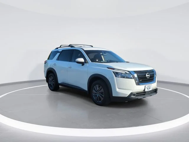 Used 2022 White Nissan SV image 2