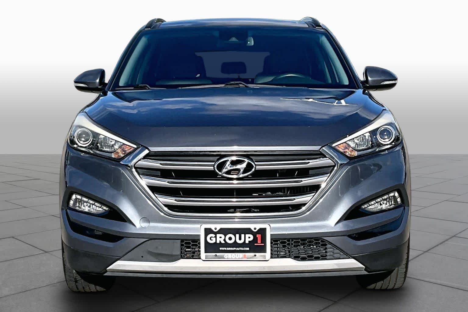 Used 2017 Coliseum Gray Hyundai Limited image 4