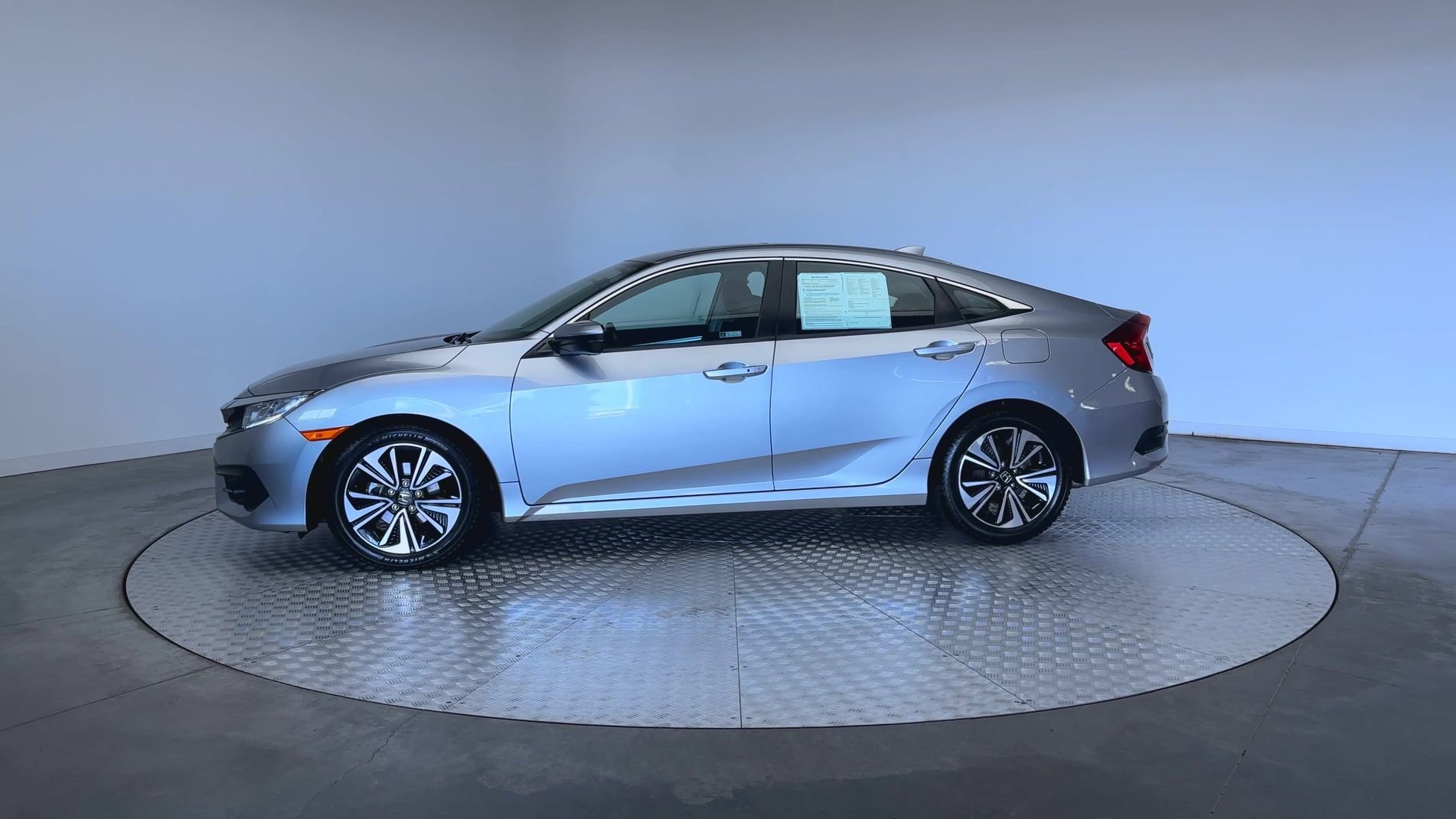Used 2018 Lunar Silver Metallic Honda EX-T image 5
