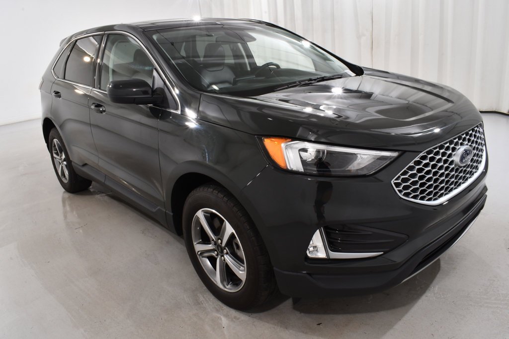 Used 2024 Green Metallic Ford SEL image 5