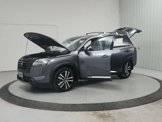 Used 2024 Gray Nissan Platinum image 12