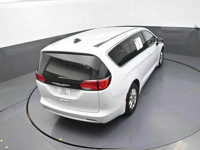 Used 2024 White Chrysler LX image 17