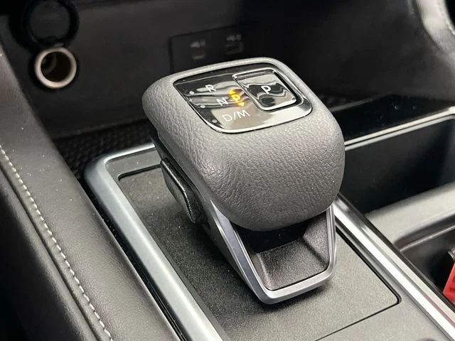 2025 Nissan Pathfinder SV - Photo 27