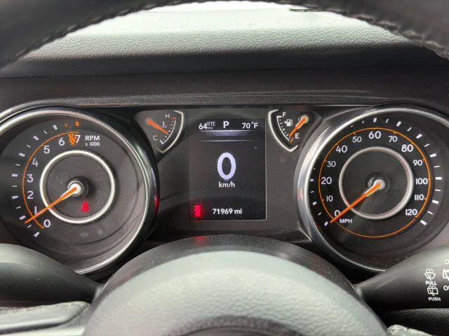Used 2020 Silver Jeep Sport Altitude 4x4 image 27