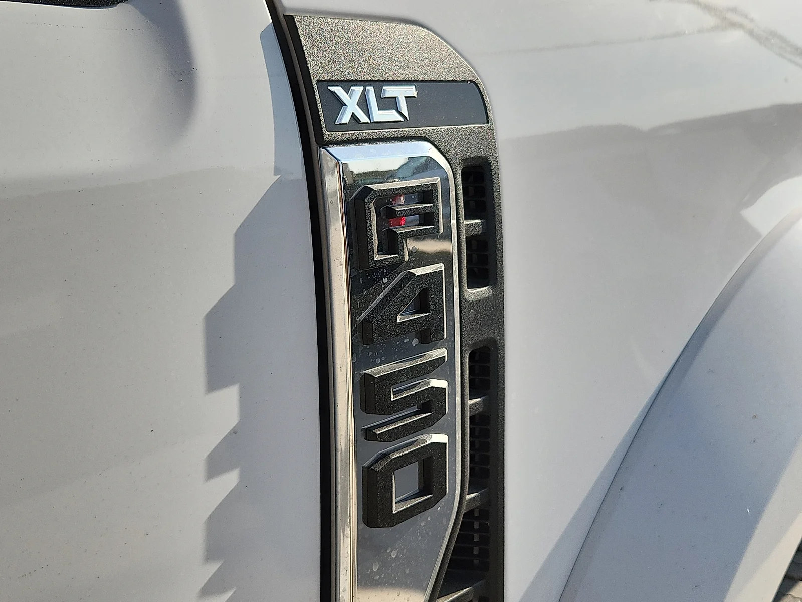 New 2027 Oxford White Ford XLT image 10