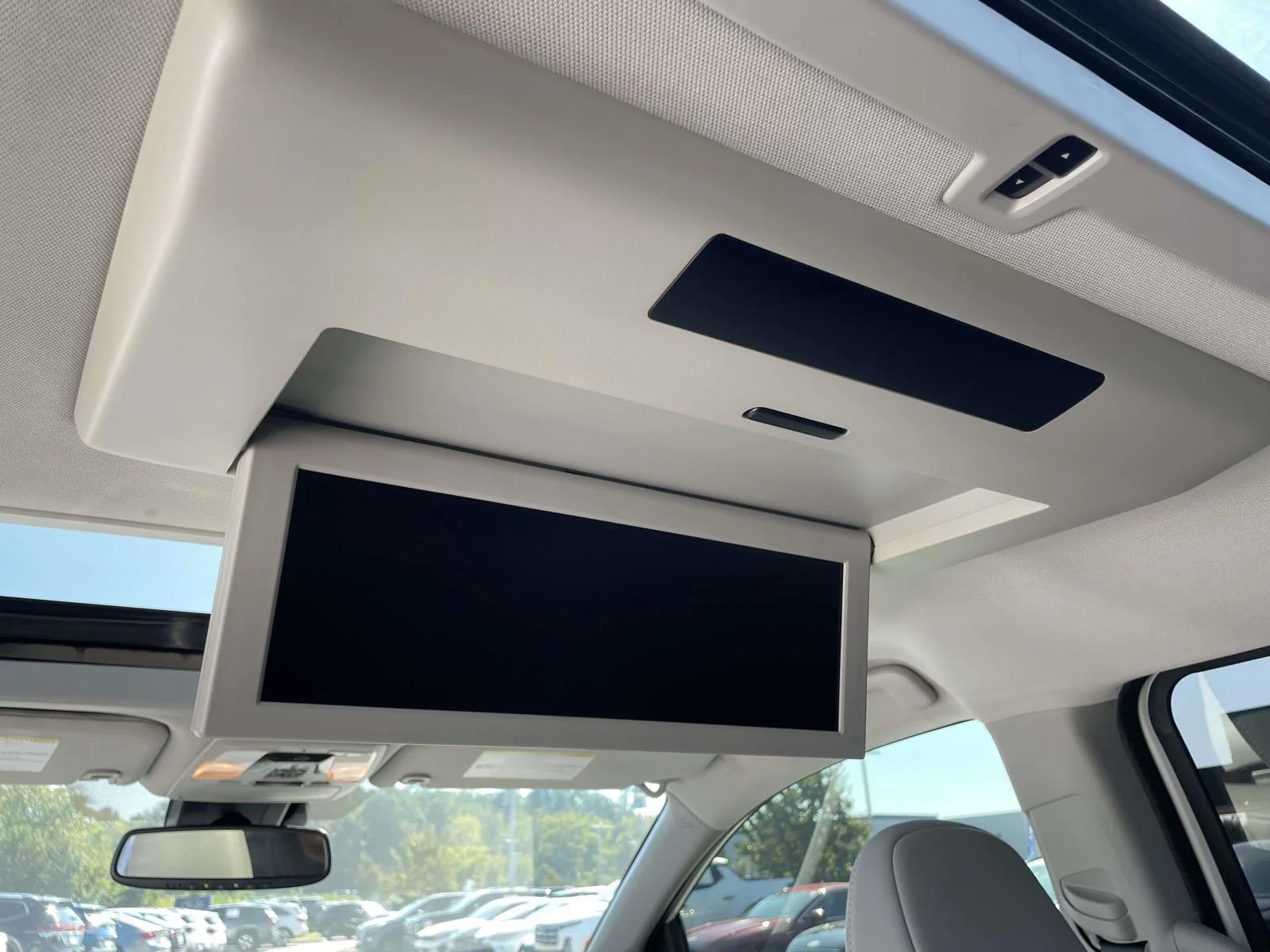 Used 2019 Blizzard Pearl Toyota Limited Premium image 4