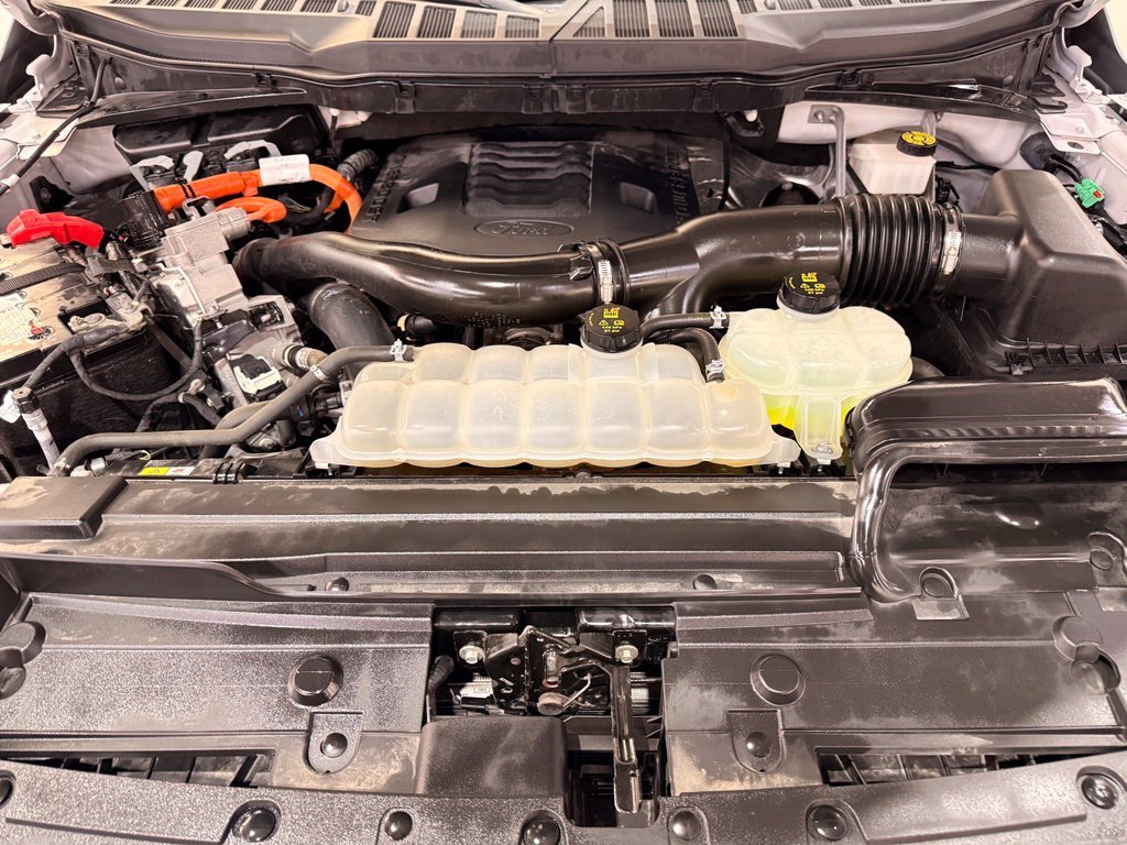 Used 2022 Oxford White Ford Lariat image 6