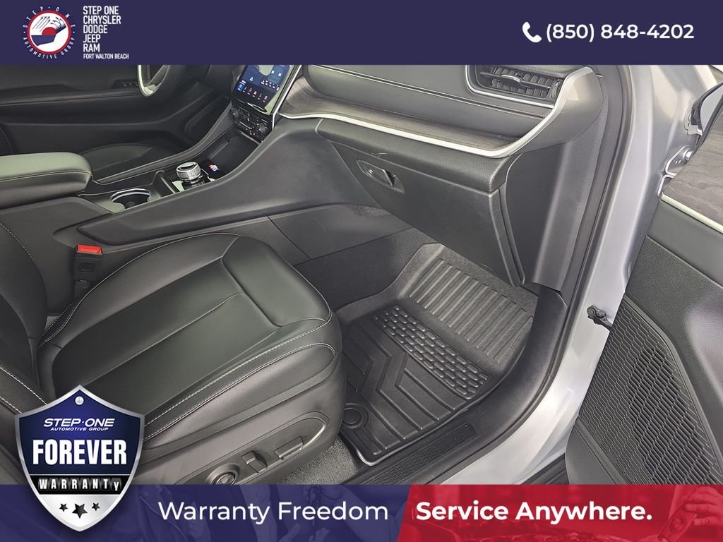 Used 2025 Silver Jeep Limited image 38