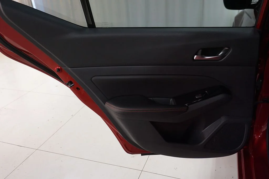 Used 2023 Red Nissan 2.5 SR image 31