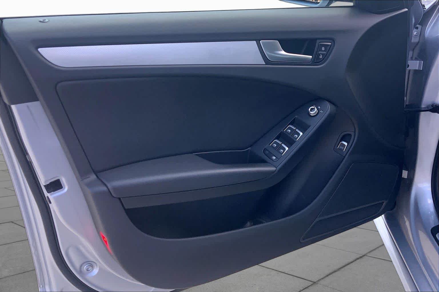 Used 2016 Florett Silver Metallic Audi Premium image 21