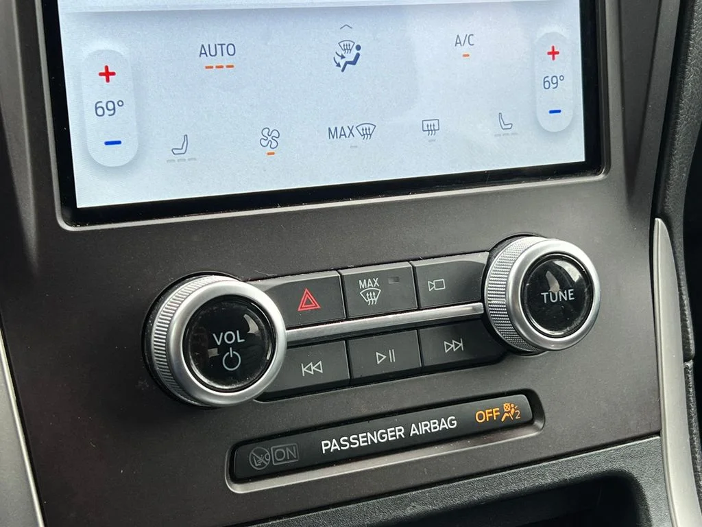Used 2021 Gray Ford SEL image 13