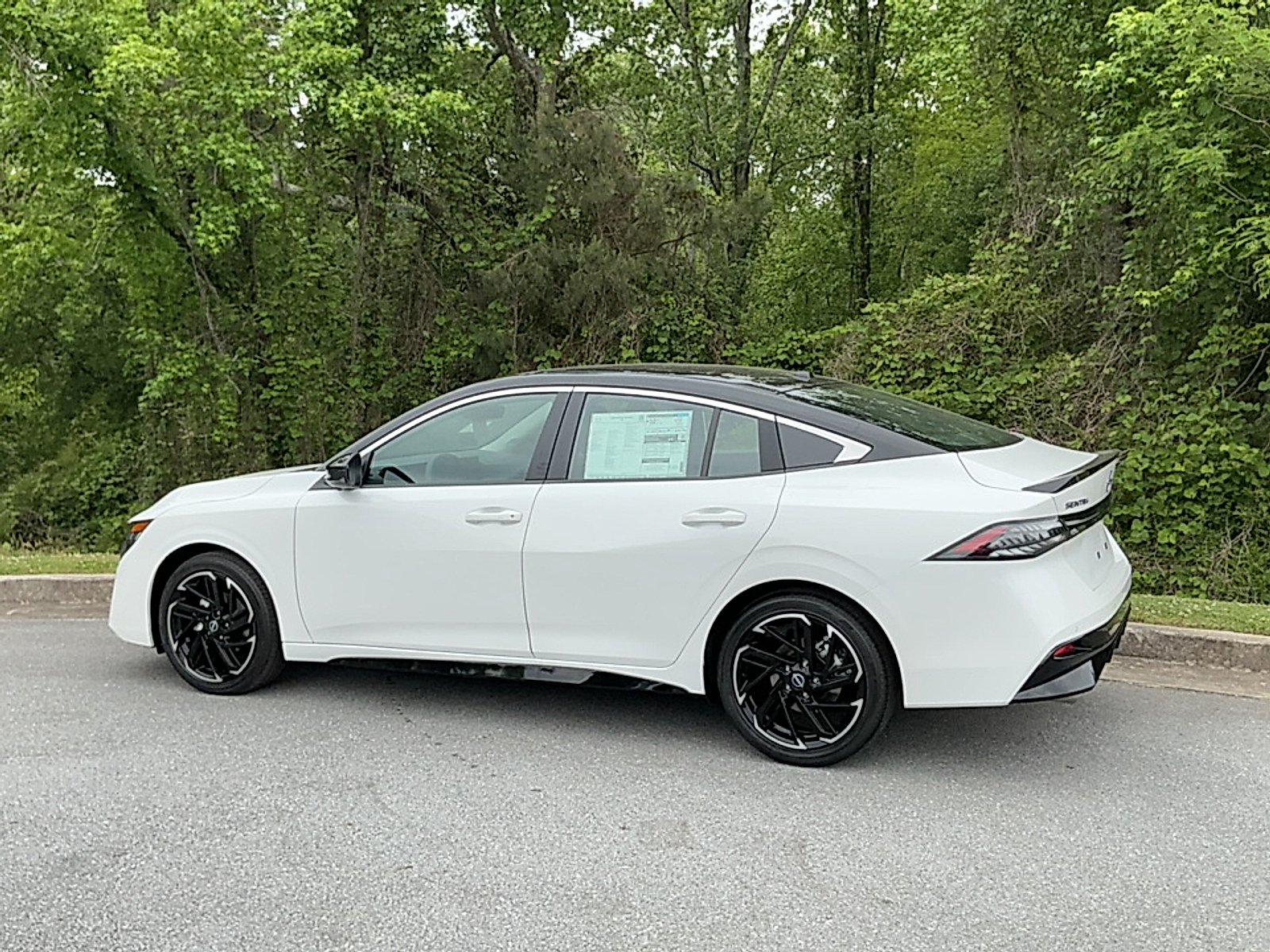 New 2026 Aspen White Tricoat/Super Black Nissan SR image 3