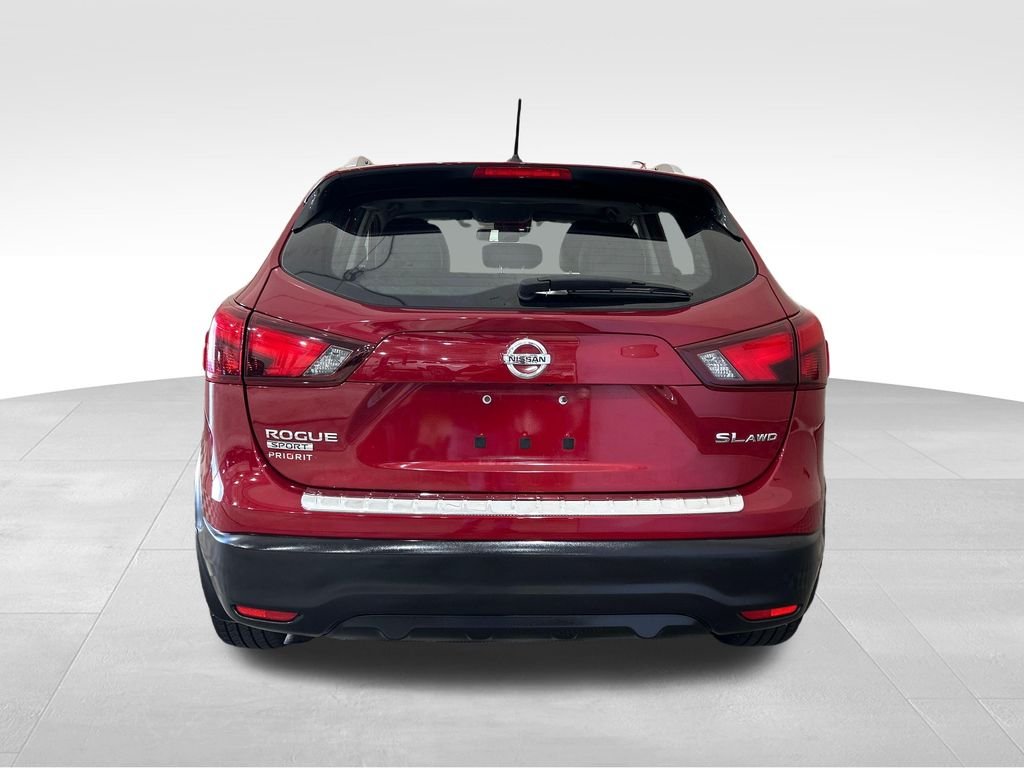 Used 2018 Red Nissan SL image 4