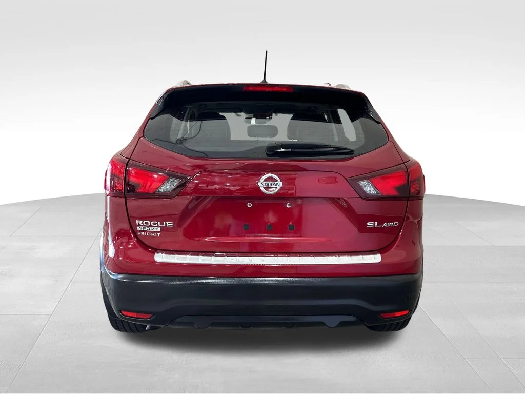 Used 2018 Red Nissan SL image 4