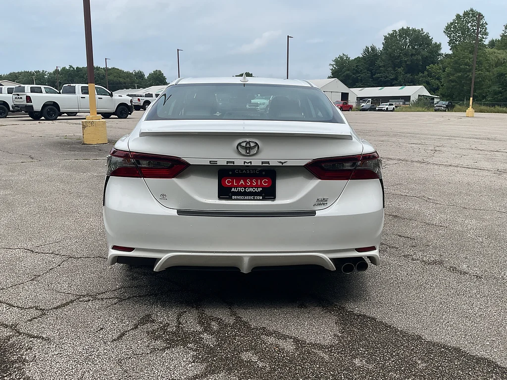 Used 2023 Ice Cap Toyota SE image 6