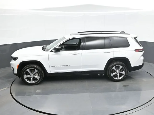 Used 2025 White Jeep Limited image 12