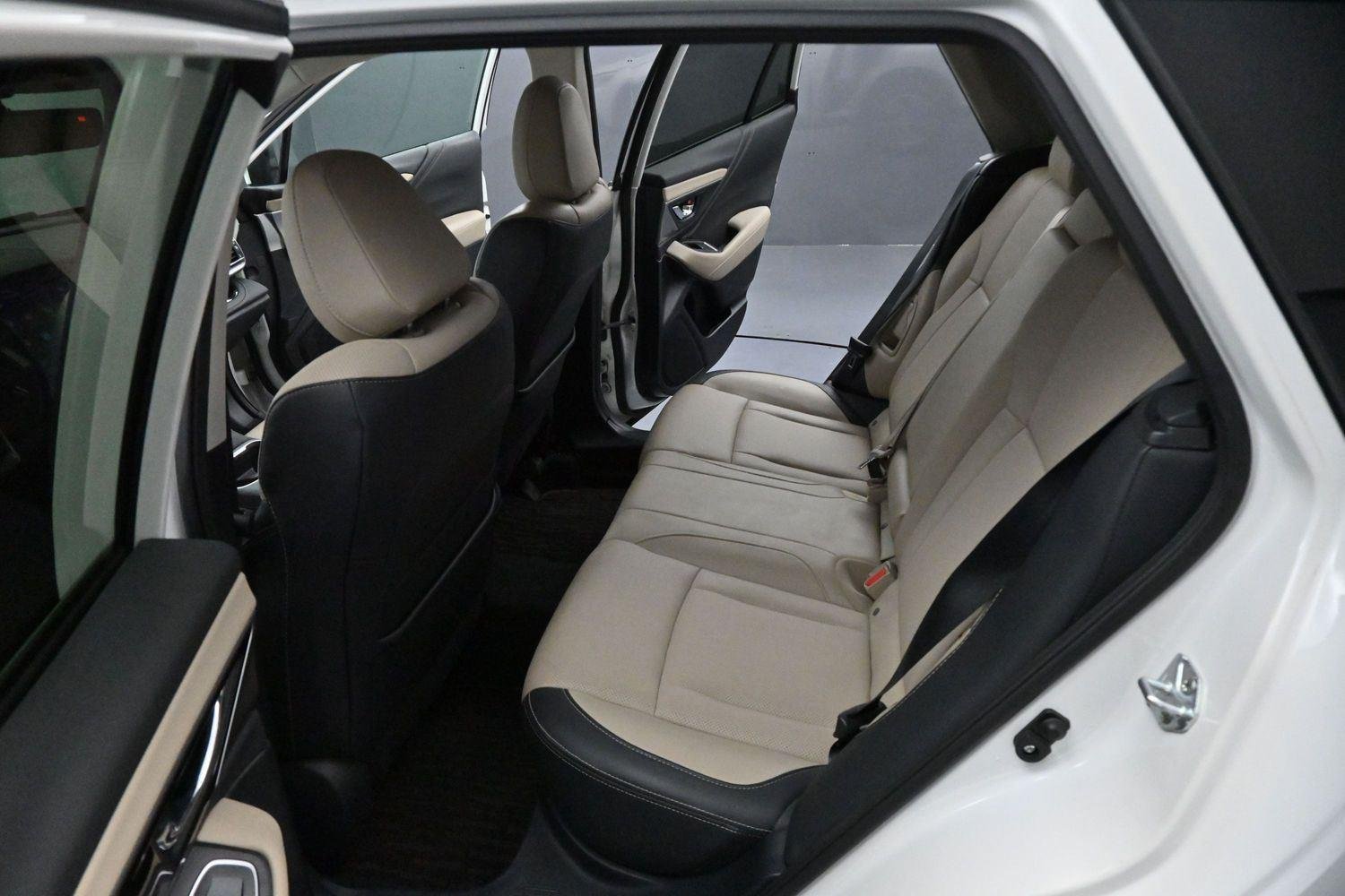 Used 2022 Crystal White Pearl Subaru Limited image 28