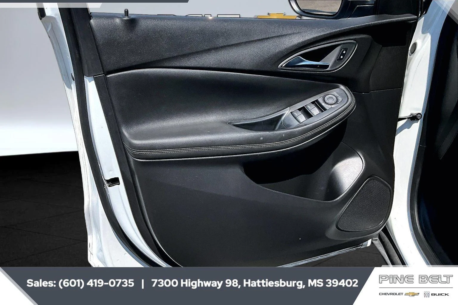 Used 2024 Summit White Buick Preferred image 17