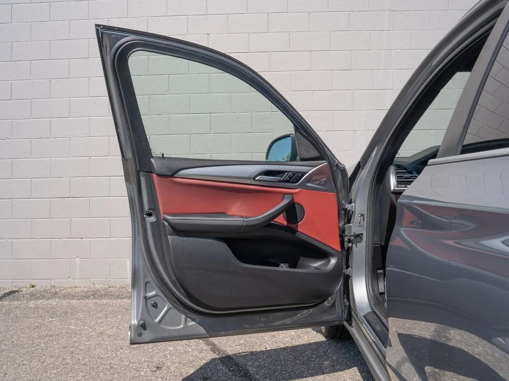 Used 2024 Gray BMW xDrive30i image 15