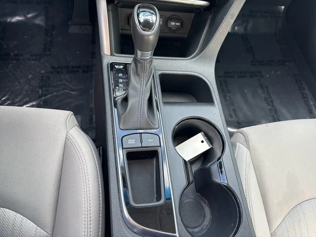 Used 2016 Black Hyundai Base image 26