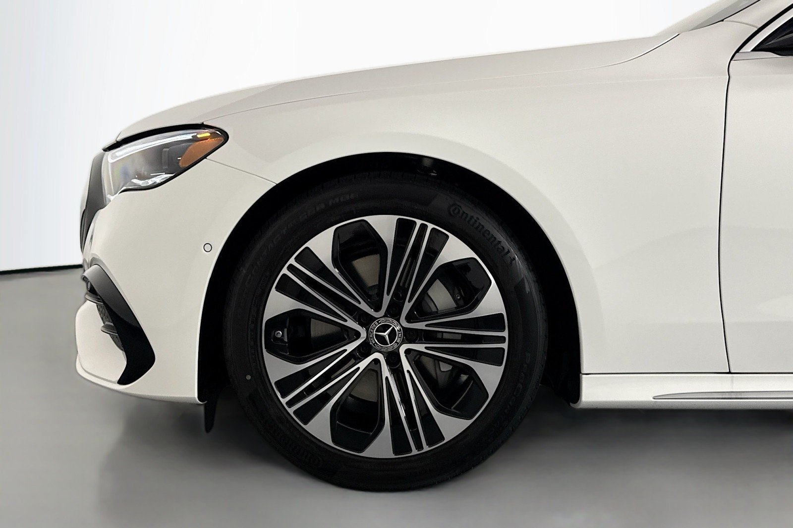 New 2026 Polar White Mercedes-Benz E 350 RWD Sedan image 9