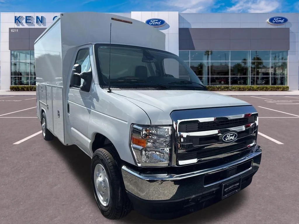 2026 Ford E-Series SRW E-350 Super Duty 138 in WB's photo