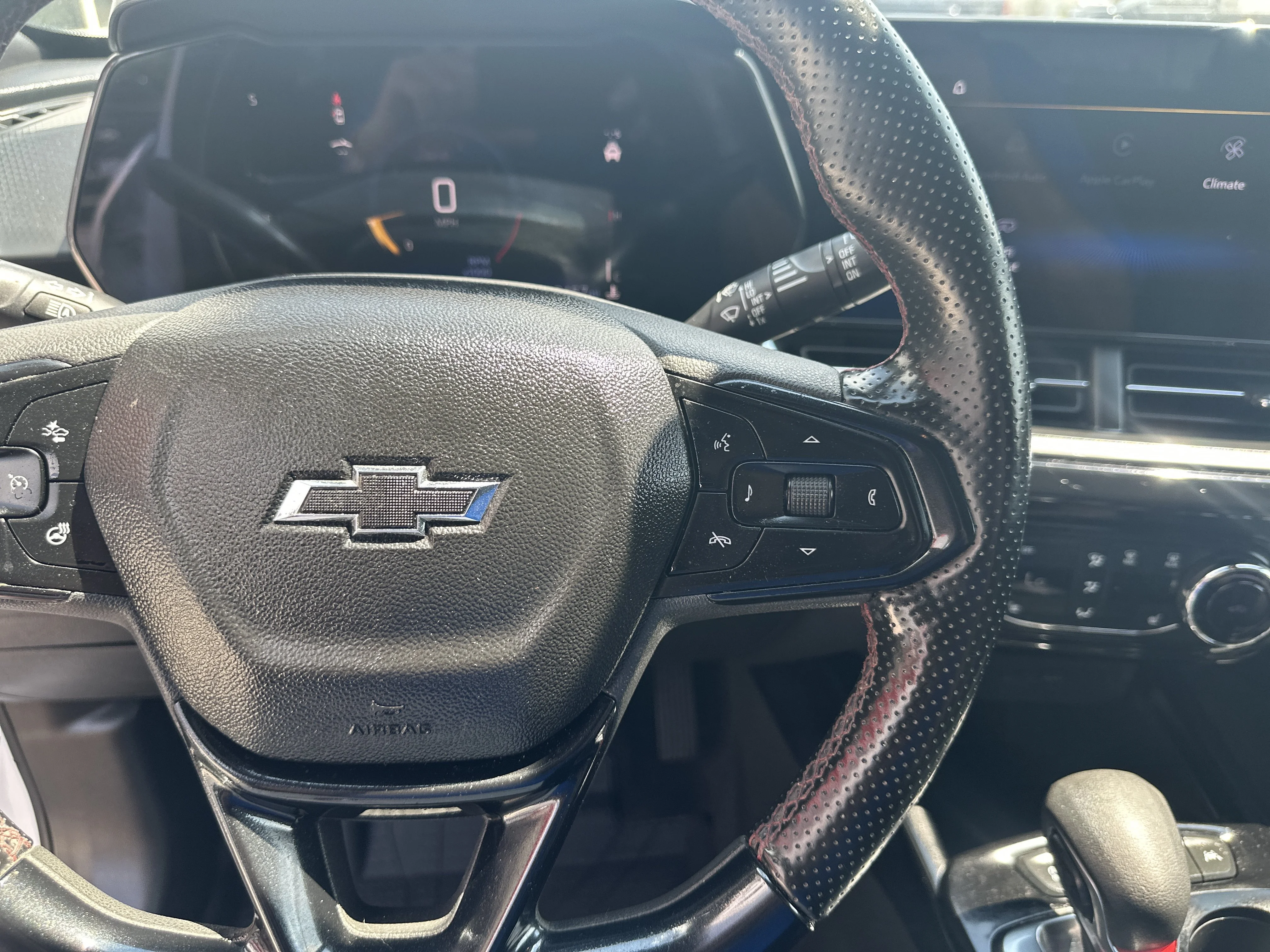 Used 2025 Summit White Chevrolet 2RS image 11