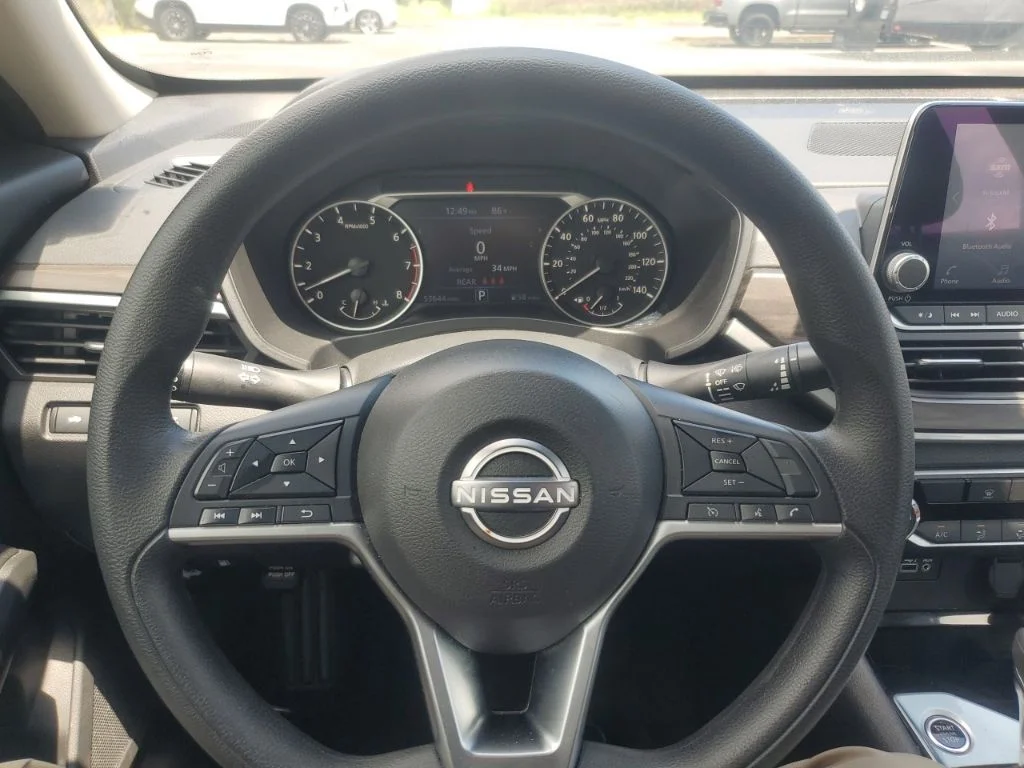 Used 2024 Red Nissan 2.5 SV image 18