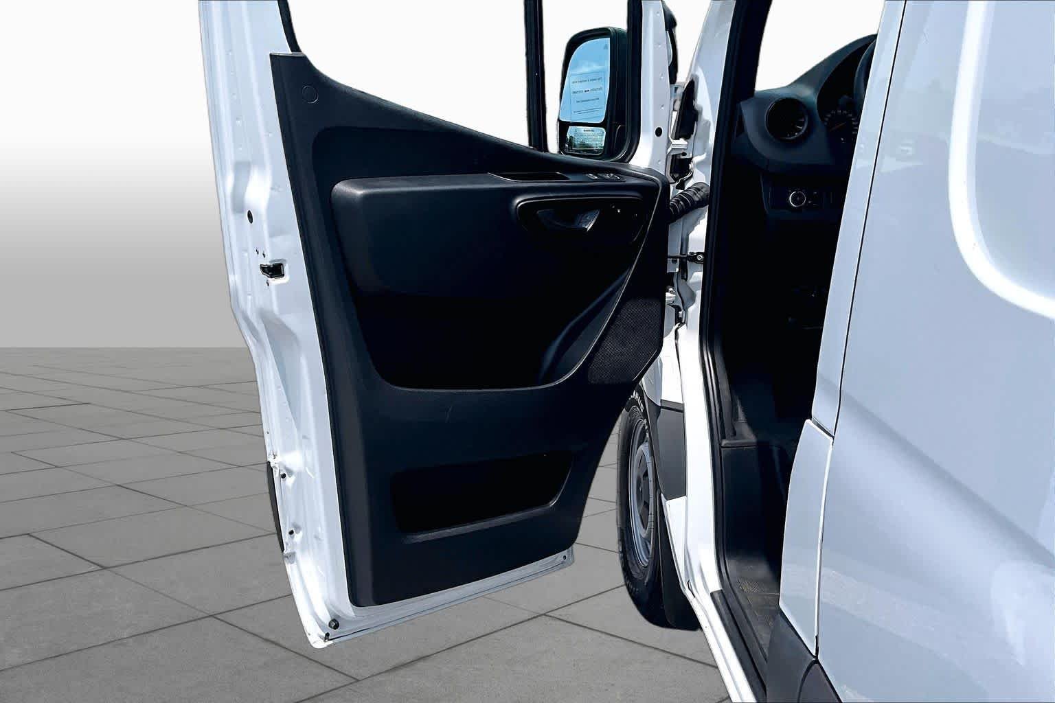 Used 2024 Arctic White Mercedes-Benz  image 22