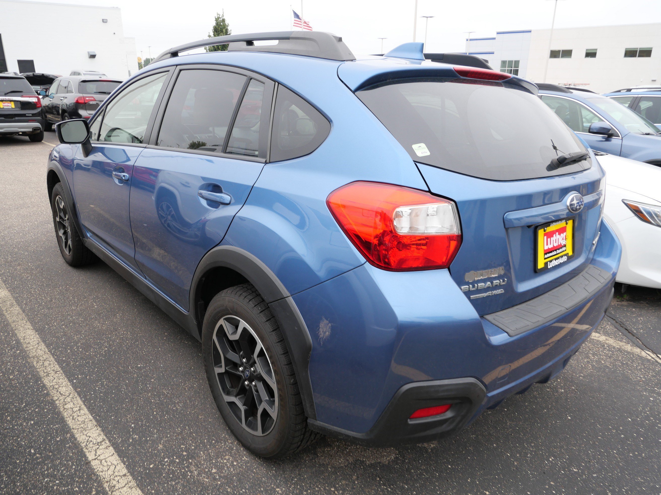 Used 2016 Quartz Blue Pearl Subaru Premium image 7